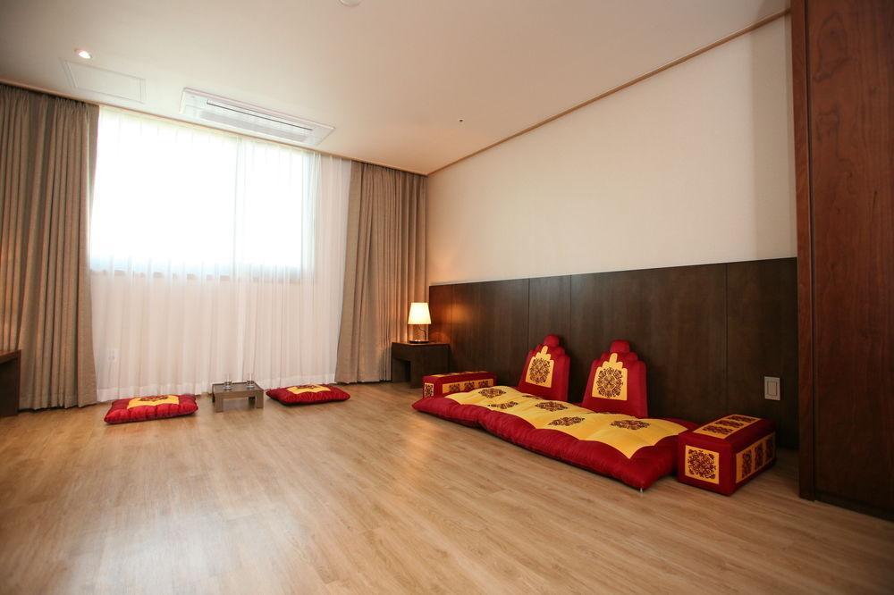 Hyunjin Tourist Hotel Donghae Eksteriør bilde