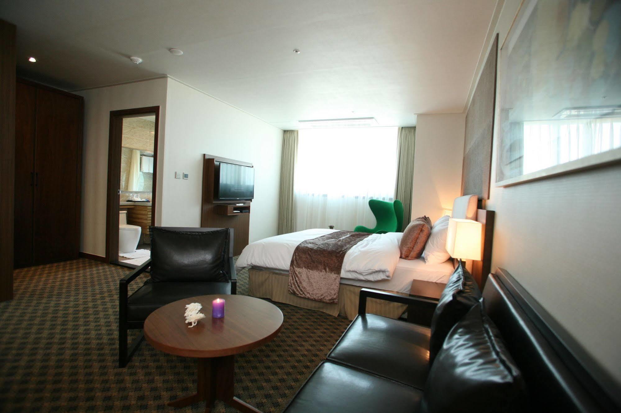 Hyunjin Tourist Hotel Donghae Eksteriør bilde
